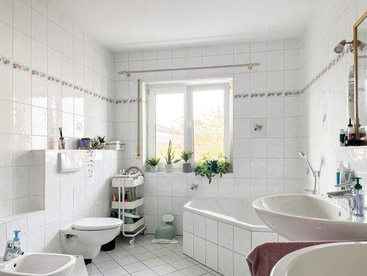 B35A_Hinteres Haus: Wohnung 1.OG_BAdezimmer