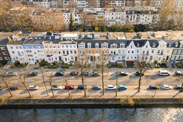 Stadtvilla mit Blick auf den Eilbekkanal