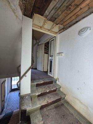 Treppenhaus 1.OG.jpg