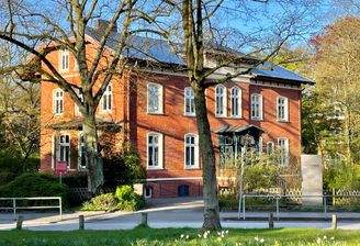 Das wunderbare Bovehaus bei Sonnenschein.