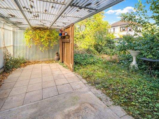 Überdachter Gartenbereich