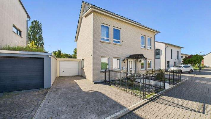 Haus- & Garagenansicht