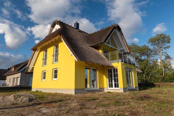 Strahlend gelbes Traumhaus mit Wasserblick 