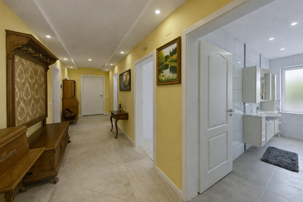 Eingangsbereich der Wohneinheit 1 im Zwischengeschoss