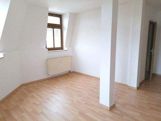 Wohnzimmer mit Laminat