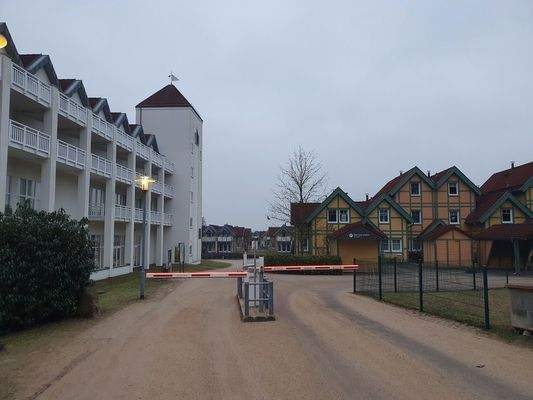 Einfahrt ins Hafendorf