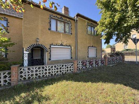 Ansicht mit Eingangsbereich