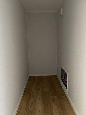 Abstellraum mit Anschluss Waschmaschine und Trockner