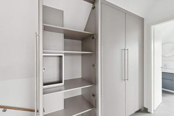 Flur mit Wäscheabwurf DG