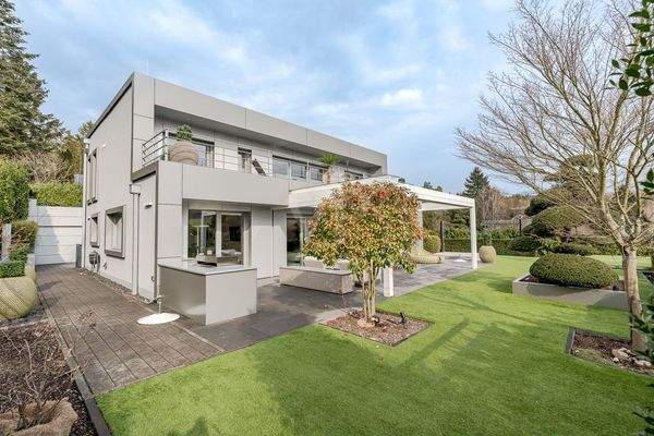 Außenbereich mit Outdoorküche