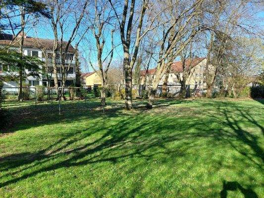 große Grünflächen gehören zum Haus