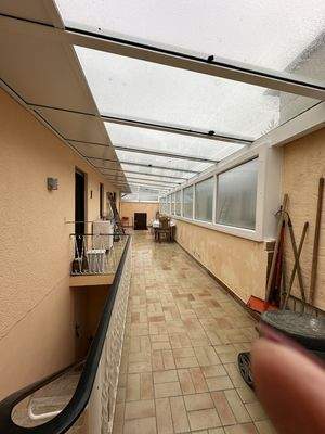 überdachte Terrasse