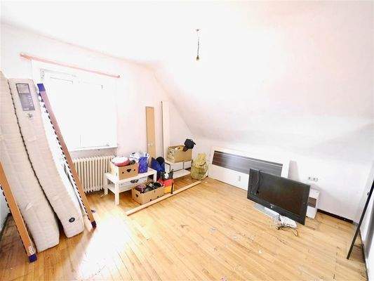 Schlaf-/Kinderzimmer rechts