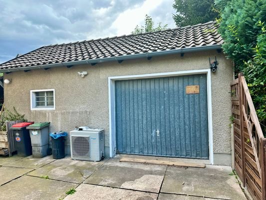 Garage mit Werkstatt.jpg