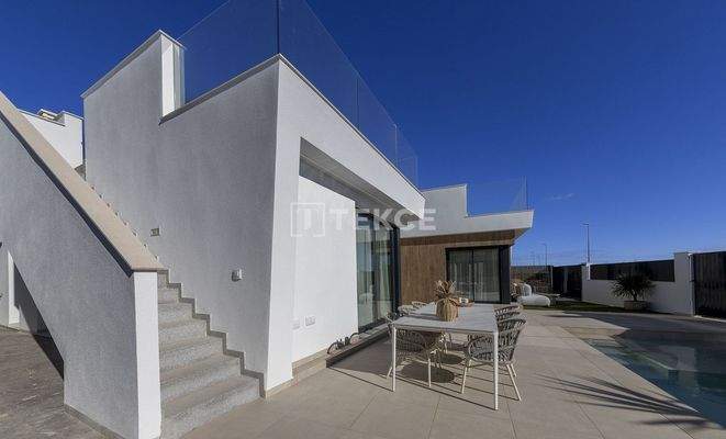 Detached Villas with Panoramic Views of the Golf Course in Murcia