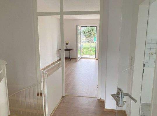 Flur mit Blick zum Wohnraum