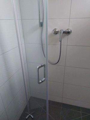 große begehbare Dusche.jpg