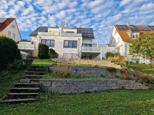 Blick aufs Haus vom Garten, die rechte Haushälfte