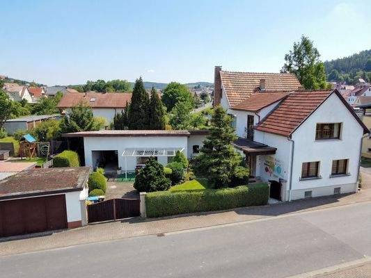 Blick auf die großzügige Immobilie