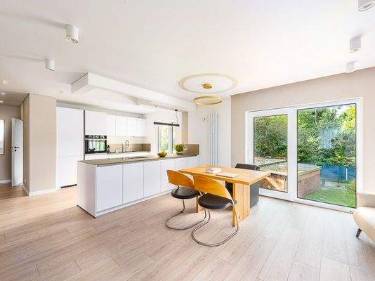 Offene Küche mit Essbereich