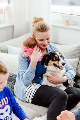 Glückliche massa-Baufamilie