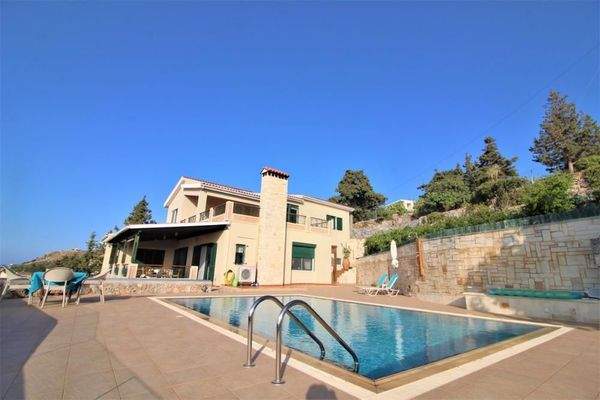 Luxuriöse Villa mit atemberaubendem Panoramablick