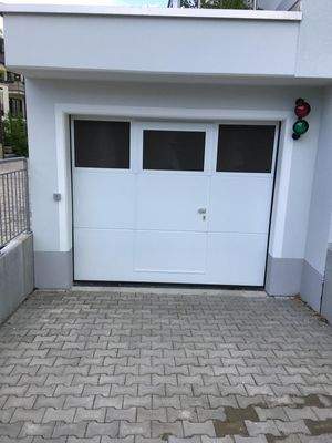 Tiefgaragenzufahrtstor.jpg
