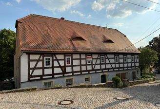 Ansicht ehemalige Schule in Diesbar-Seußlitz