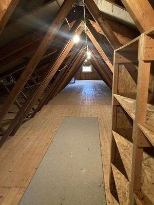 Stauraum im Dachboden