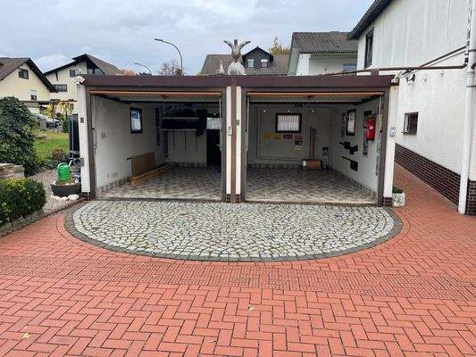 große Doppelgarage, gefliest