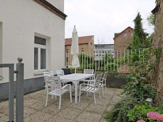 Terrasse hinter dem Haus