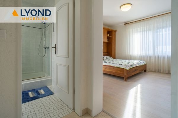 Zugang Badezimmer und Schlafzimmer