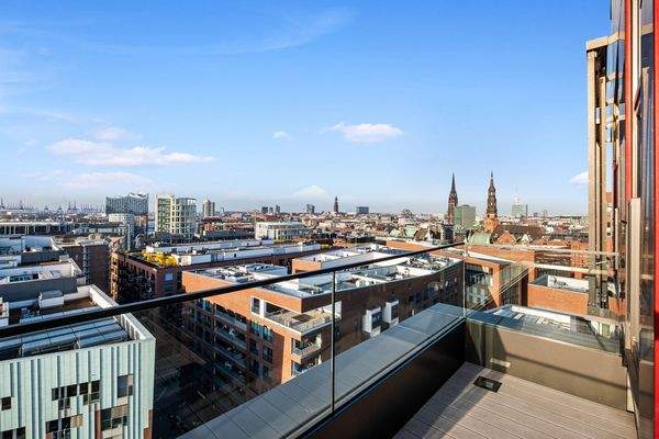 Westbalkon mit Blick zum Wahrzeichen