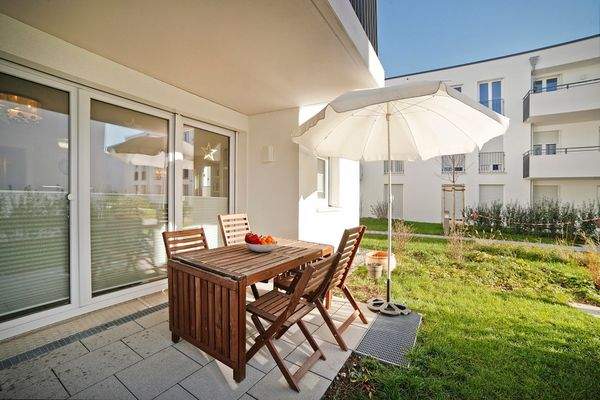 Terrasse mit Gartenanteil