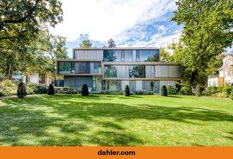 Weitläufige Parkanlage