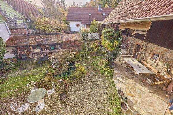 ....Blick in den Wohngarten