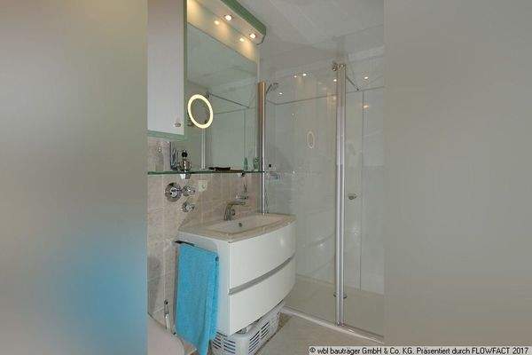 Badezimmer mit grosser Dusche