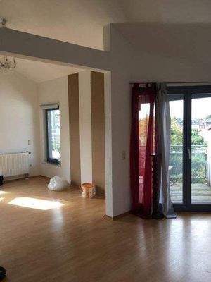 Wohnraum mit Zugang zu den Terrassen