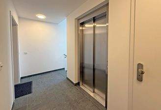 Fahrstuhl direkt vor der Eingangstür