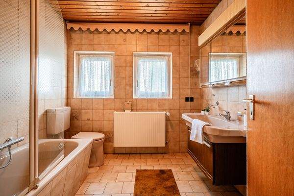 Badezimmer mit Wanne