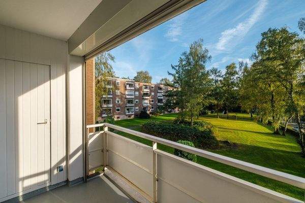 Blick vom Balkon (mit Abstellraum)