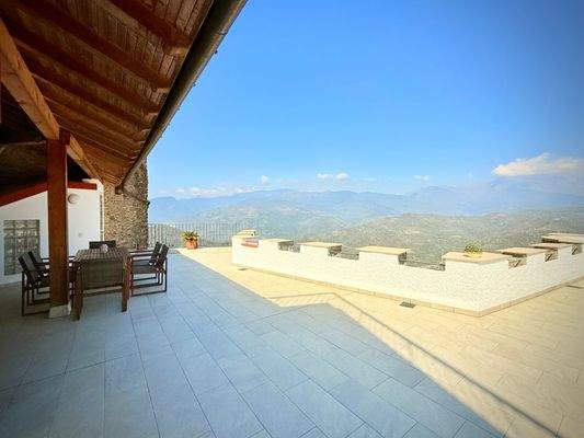 PE1005_07_TERRA ITALIA IMMOBILIEN_REAL ESTATE_PERI