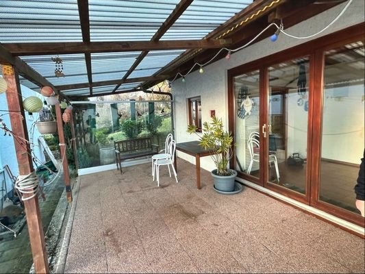 Überdachte Terrasse Gartenhaus