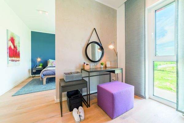 Helles Schlafzimmer mit Ankleide