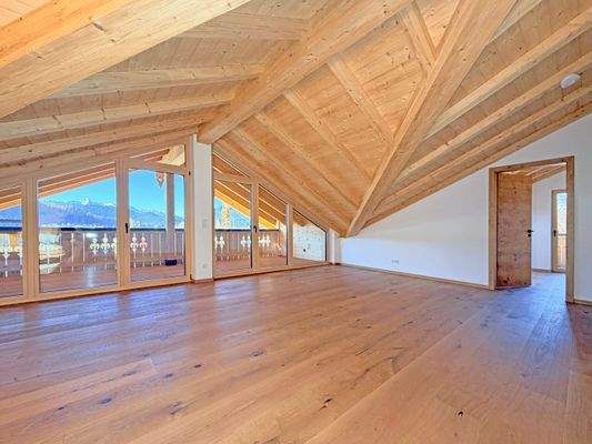 Wohnbereich mit Sichtdachstuhl