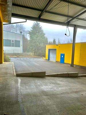 Zufahrt/Rampe hinten