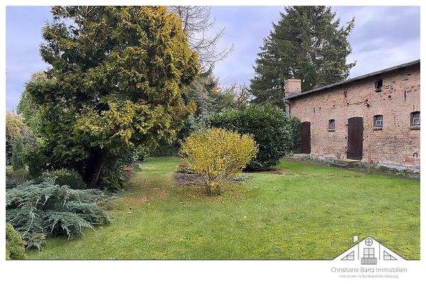Bereich Hof mit Nebengebäude