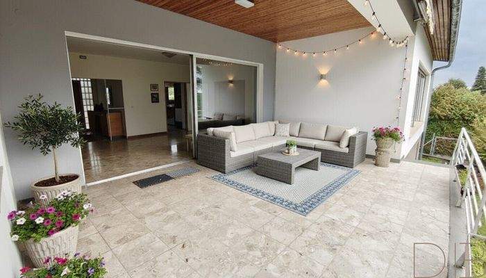 Terrasse - KI generiert eingerichtet