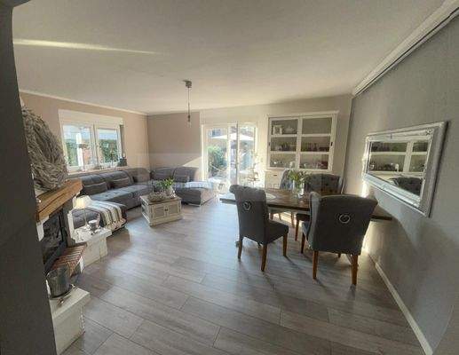 Großzügiges Wohn/-Esszimmer