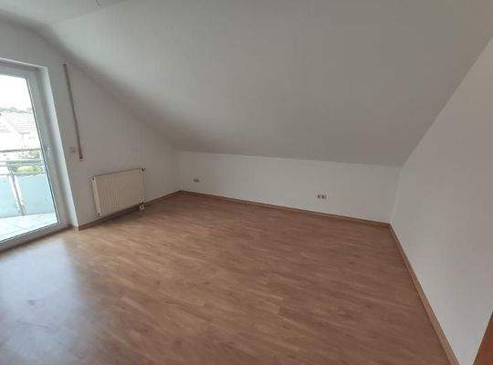 Elternschlafzimmer mit Zugang zum Balkon Bild 1